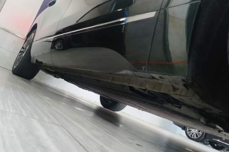 Used Geely Galaxy M9 2025 Model 210km Four-Wheel-Drive Leading Edition Right Side Sill