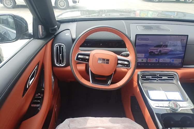 Used Geely Galaxy M9 2025 Model 230km Two-Wheel-Drive Smart Navigation Edition Steering Wheel