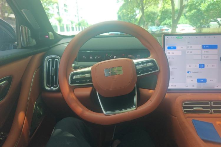 Used Geely Galaxy M9 2025 Model 210km Four-Wheel-Drive Leading Edition Steering Wheel