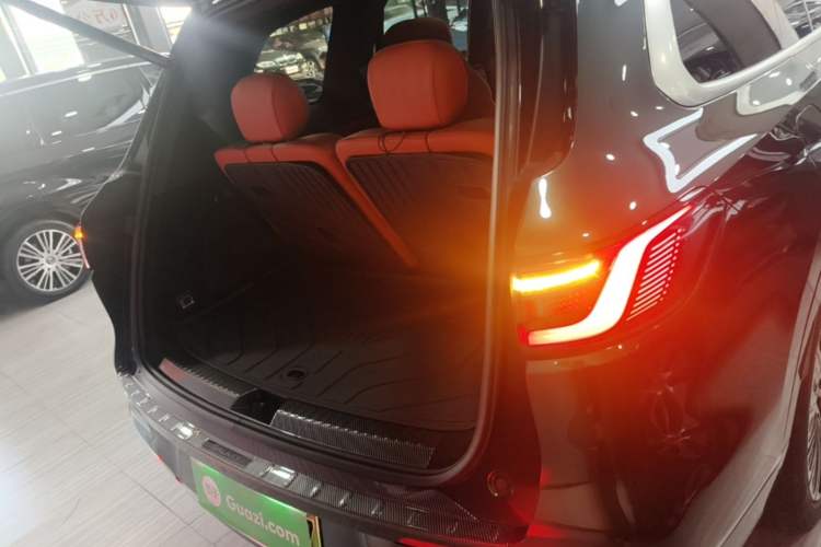 Used Geely Galaxy M9 2025 Model 210km Four-Wheel-Drive Leading Edition Trunk