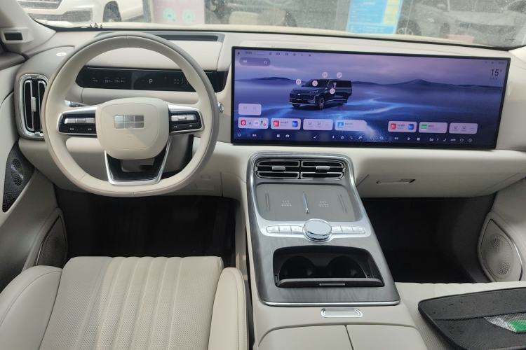 Used Geely Galaxy M9 2025 Model 210km Four-Wheel-Drive Leading Edition Center Console