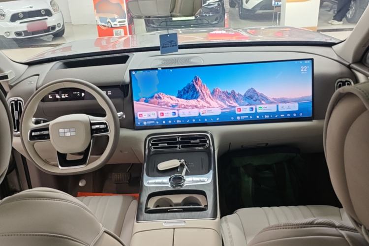 Used Geely Galaxy M9 2025 Model 210km Four-Wheel-Drive Leading Edition Center Console