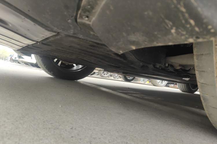 Used Geely Galaxy M9 2025 Model 210km Four-Wheel-Drive Leading Edition Chassis Front Left