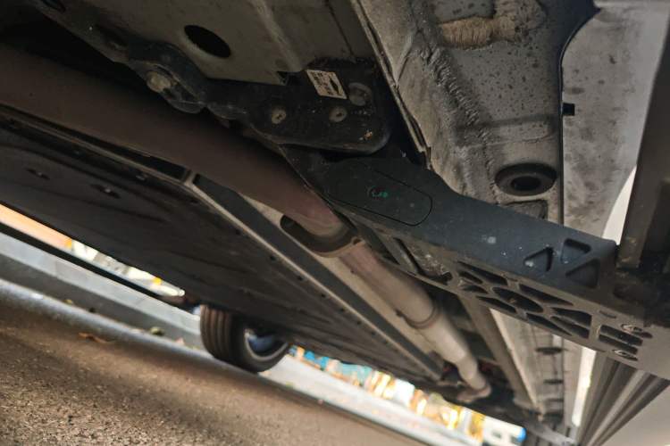 Used Geely Galaxy M9 2025 Model 210km Four-Wheel-Drive Leading Edition Chassis Front Left