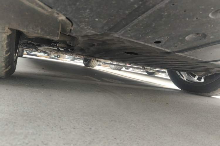 Used Geely Galaxy M9 2025 Model 210km Four-Wheel-Drive Leading Edition Chassis Front Right