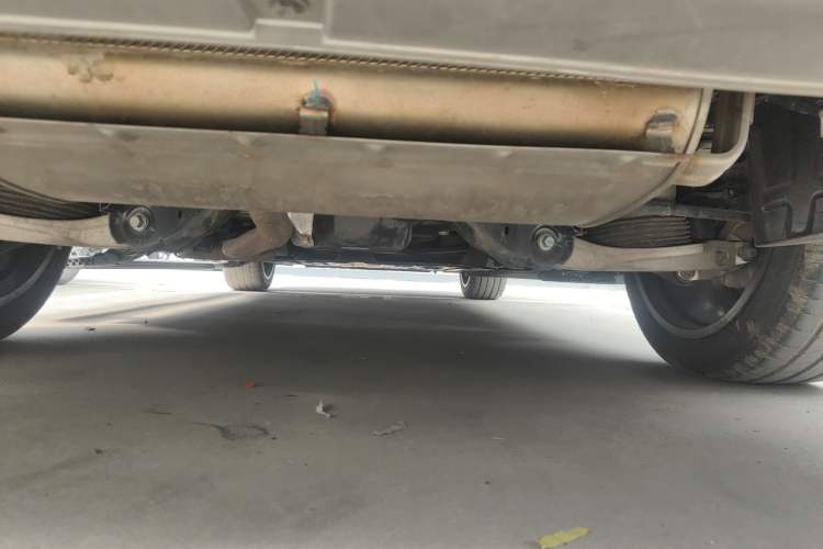 Used Geely Galaxy M9 2025 Model 210km Four-Wheel-Drive Leading Edition Chassis Rear