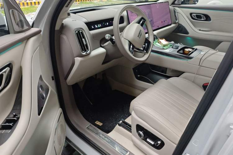 Used Geely Galaxy M9 2025 Model 230km Two-Wheel-Drive Exploration Edition Driver Seat
