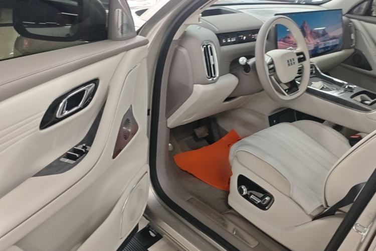 Used Geely Galaxy M9 2025 Model 210km Four-Wheel-Drive Leading Edition Driver Seat
