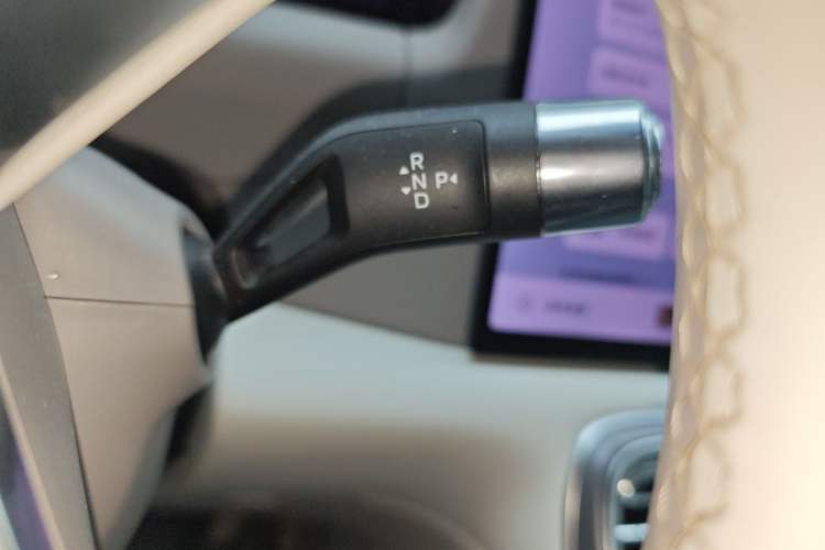 Used Geely Galaxy M9 2025 Model 230km Two-Wheel-Drive Exploration Edition Gear Lever