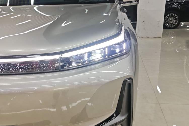 Used Geely Galaxy M9 2025 Model 210km Four-Wheel-Drive Leading Edition Left Front Headlight
