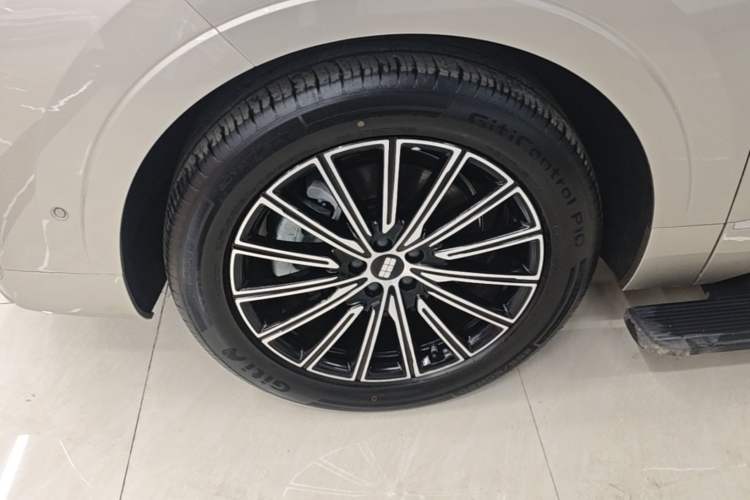 Used Geely Galaxy M9 2025 Model 210km Four-Wheel-Drive Leading Edition Left Front Wheel Hub