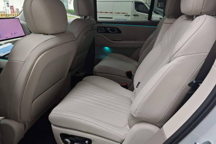 Used Geely Galaxy M9 2025 Model 230km Two-Wheel-Drive Exploration Edition Left Rear Seat