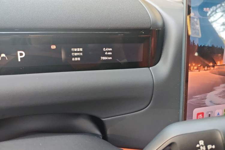 Used Geely Galaxy M9 2025 Model 210km Four-Wheel-Drive Leading Edition Odometer Close Up