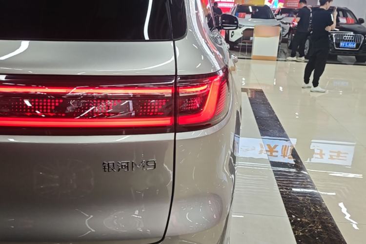Used Geely Galaxy M9 2025 Model 210km Four-Wheel-Drive Leading Edition Right Rear Taillight