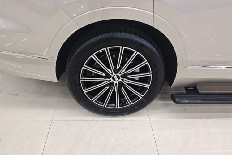 Used Geely Galaxy M9 2025 Model 210km Four-Wheel-Drive Leading Edition Right Rear Wheel Hub