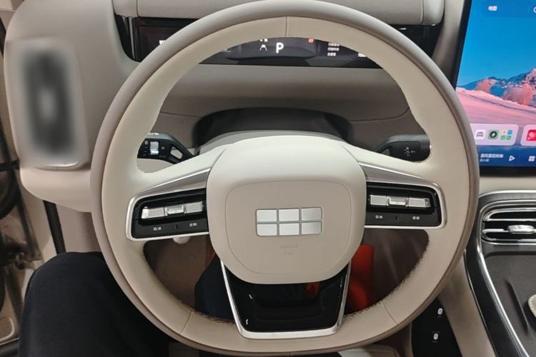 Used Geely Galaxy M9 2025 Model 210km Four-Wheel-Drive Leading Edition Steering Wheel