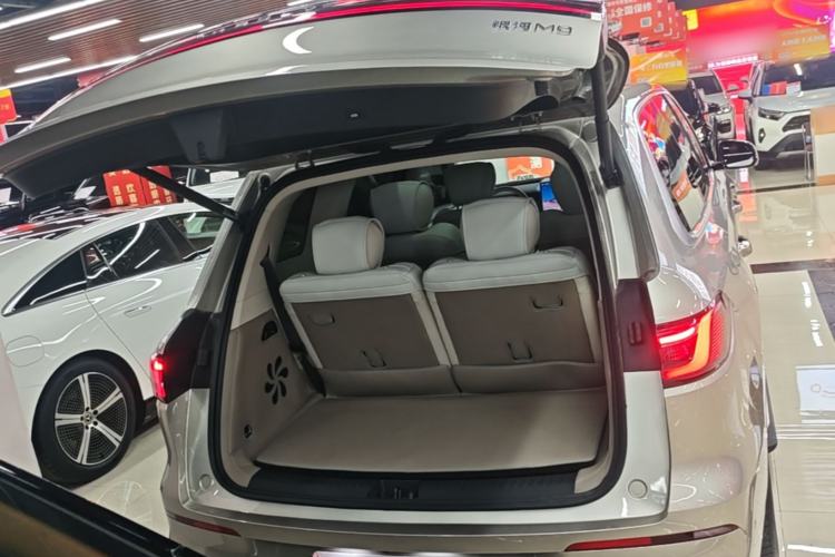 Used Geely Galaxy M9 2025 Model 210km Four-Wheel-Drive Leading Edition Trunk
