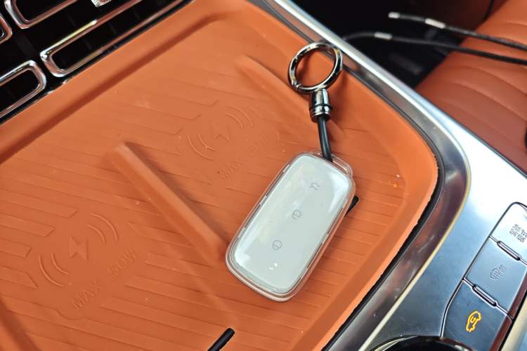 Used Geely Galaxy M9 2025 Model 210km Four-Wheel-Drive Leading Edition Vehicle Key