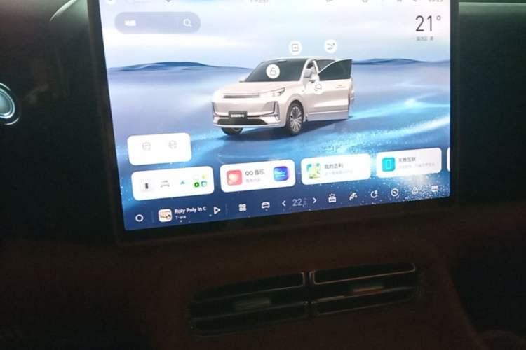 Used Geely Galaxy M9 2025 Model 100km Two-Wheel-Drive Smart Navigation Edition Audio And AC Panel