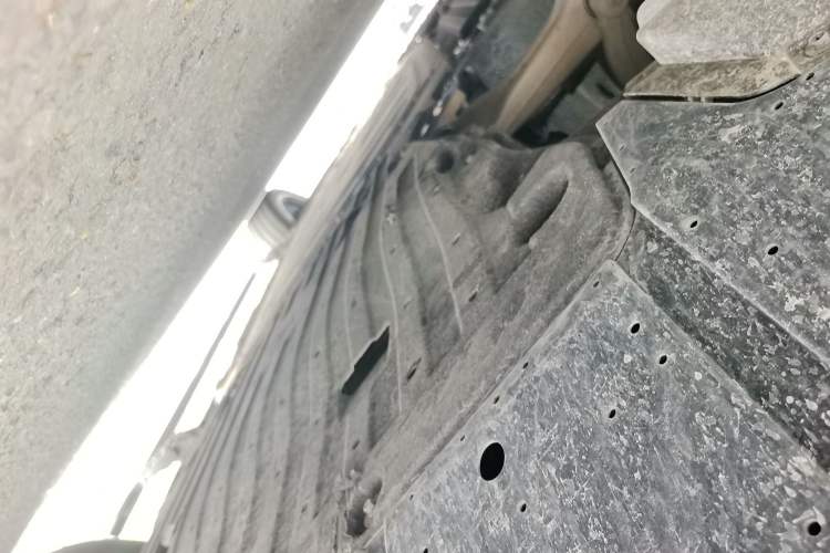 Used Geely Galaxy M9 2025 Model 210km Four-Wheel-Drive Leading Edition Chassis Front Right