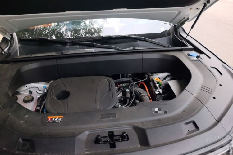 Used Geely Galaxy M9 2025 Model 210km Four-Wheel-Drive Leading Edition Engine Bay
