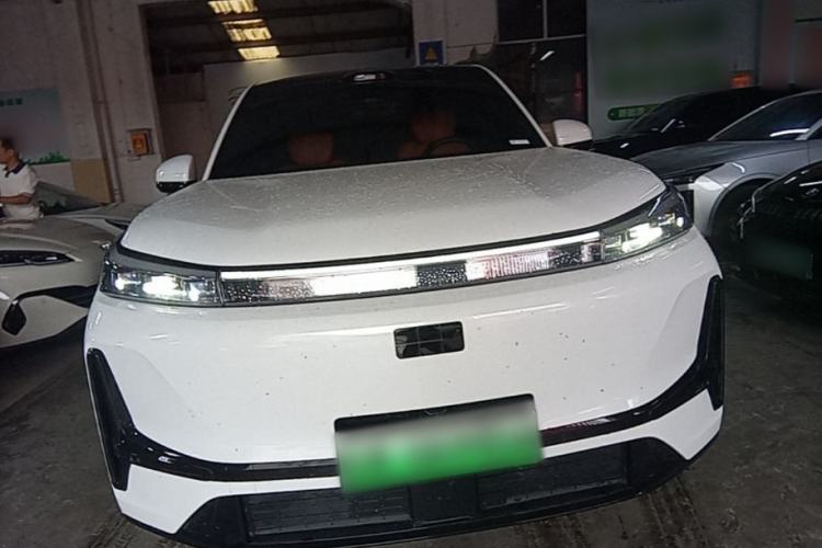 Used Geely Galaxy M9 2025 Model 100km Two-Wheel-Drive Smart Navigation Edition Front