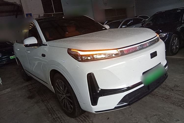 Used Geely Galaxy M9 2025 Model 100km Two-Wheel-Drive Smart Navigation Edition Front Right 45 Deg