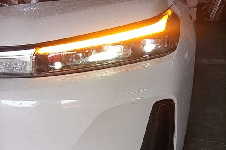 Used Geely Galaxy M9 2025 Model 100km Two-Wheel-Drive Smart Navigation Edition Left Front Headlight