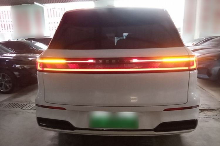 Used Geely Galaxy M9 2025 Model 100km Two-Wheel-Drive Smart Navigation Edition Rear