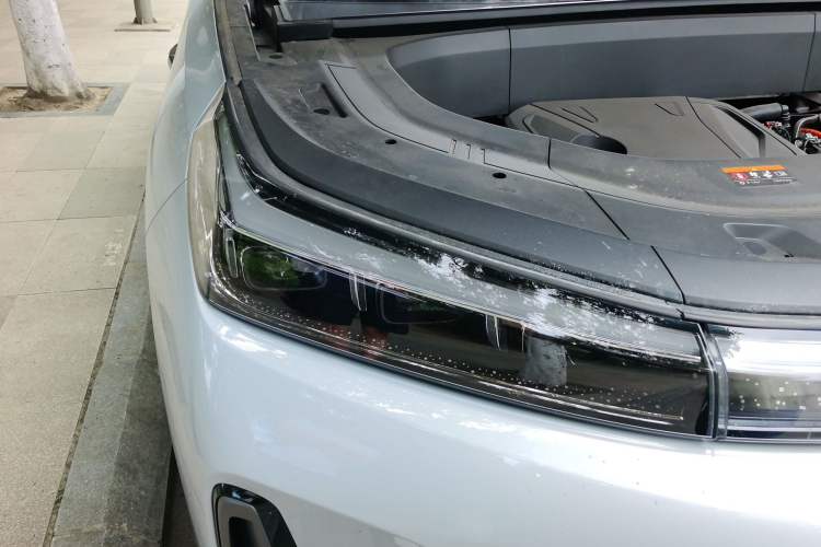 Used Geely Galaxy M9 2025 Model 210km Four-Wheel-Drive Leading Edition Right Front Headlight