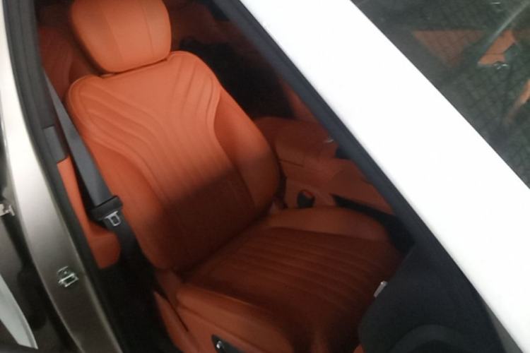 Used Geely Galaxy M9 2025 Model 100km Two-Wheel-Drive Smart Navigation Edition Right Front Seat