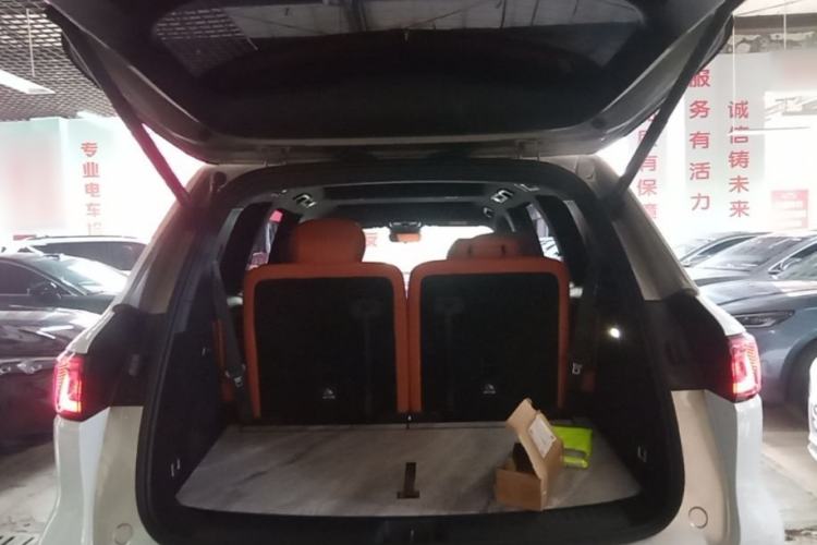 Used Geely Galaxy M9 2025 Model 100km Two-Wheel-Drive Smart Navigation Edition Trunk