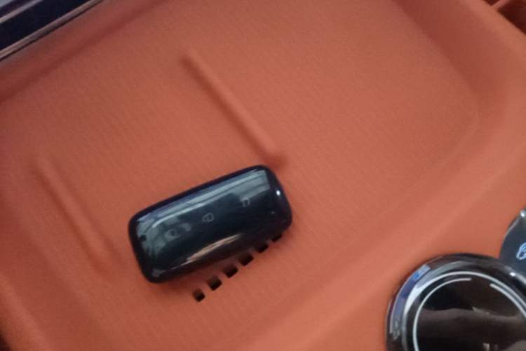 Used Geely Galaxy M9 2025 Model 100km Two-Wheel-Drive Smart Navigation Edition Vehicle Key