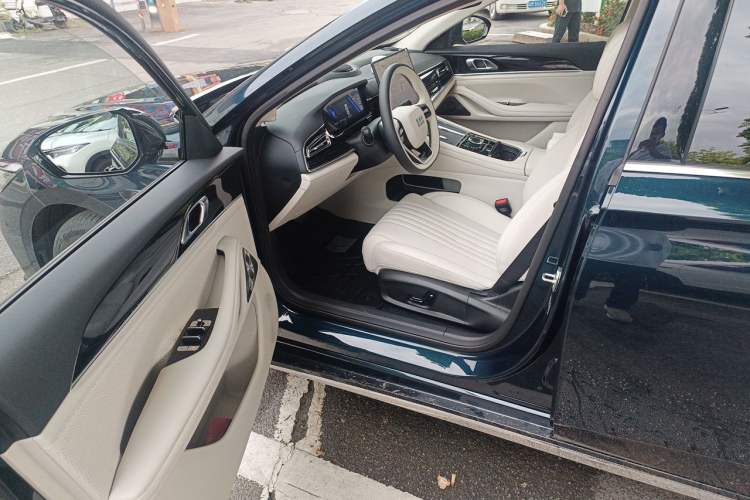 Used Geely Galaxy Starlight 7 2026 Model 220km Four-Wheel-Drive Starlight Edition Driver Seat