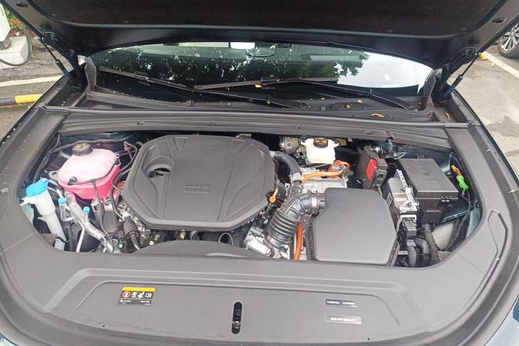Used Geely Galaxy Starlight 7 2026 Model 220km Four-Wheel-Drive Starlight Edition Engine Bay