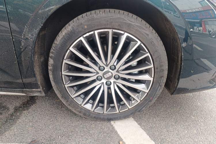 Used Geely Galaxy Starlight 7 2026 Model 220km Four-Wheel-Drive Starlight Edition Right Front Wheel Hub