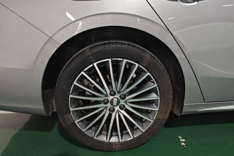 Used Geely Galaxy Starlight 7 2026 Model 230km Two-Wheel-Drive Exploration+ Edition Right Rear Wheel Hub