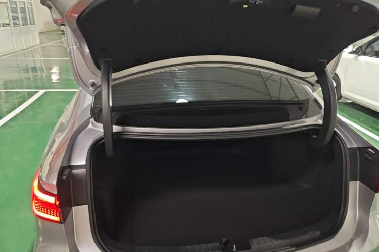 Used Geely Galaxy Starlight 7 2026 Model 230km Two-Wheel-Drive Exploration+ Edition Trunk