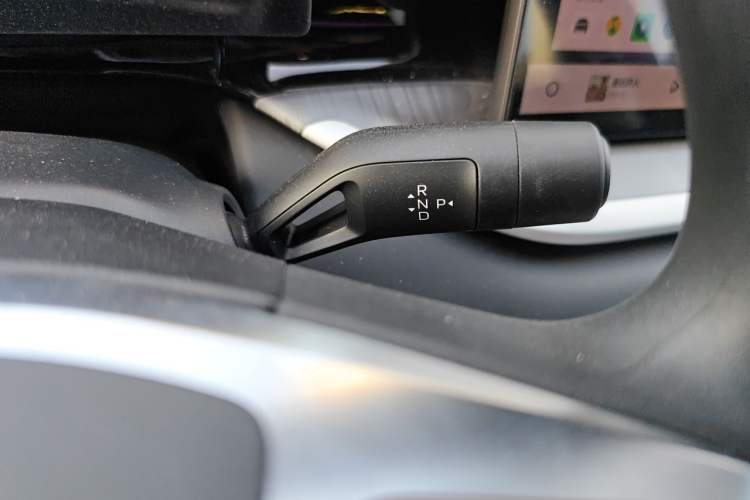 Used Geely Galaxy Stellar 6 2026 Model 60km Sailing Edition Gear Lever