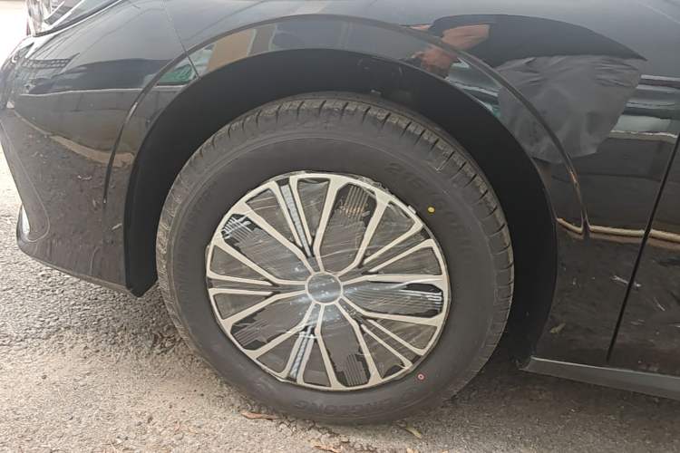 Used Geely Galaxy Stellar 6 2026 Model 125km Free-Style Edition Left Front Wheel Hub