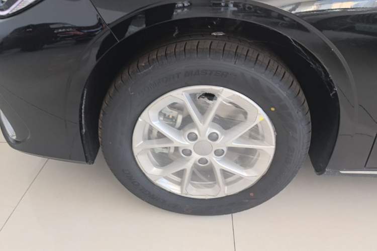 Used Geely Galaxy Stellar 6 2026 Model 125km Long-range Edition Left Front Wheel Hub