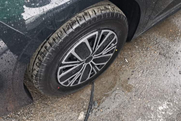 Used Geely Galaxy Stellar 6 2026 Model 60km Sailing Edition Left Front Wheel Hub