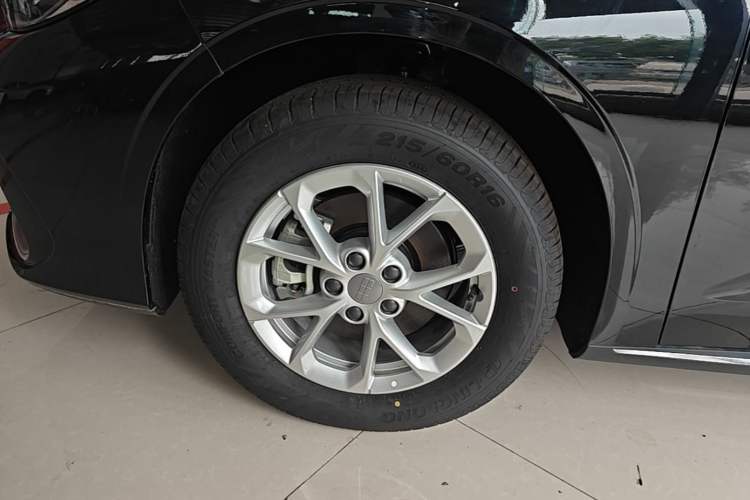Used Geely Galaxy Stellar 6 2026 Model 125km Long-range Edition Left Front Wheel Hub