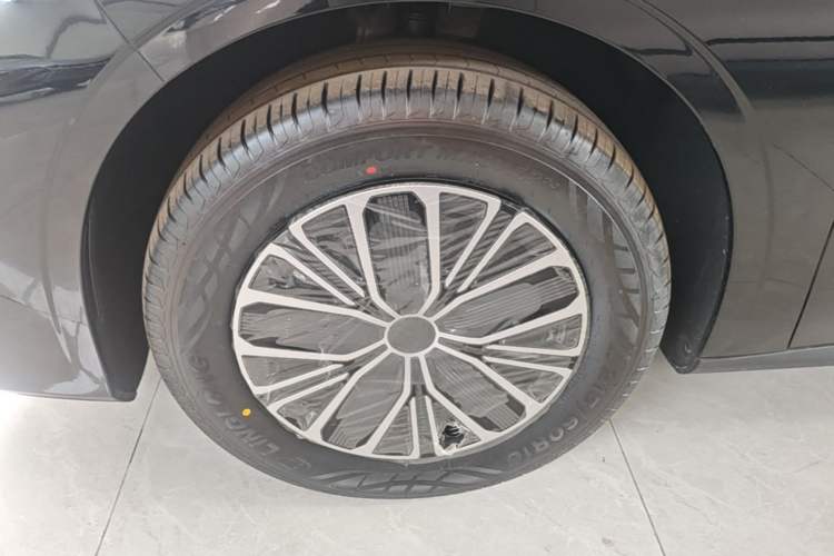Used Geely Galaxy Stellar 6 2026 Model 60km Free-Style Edition Left Front Wheel Hub