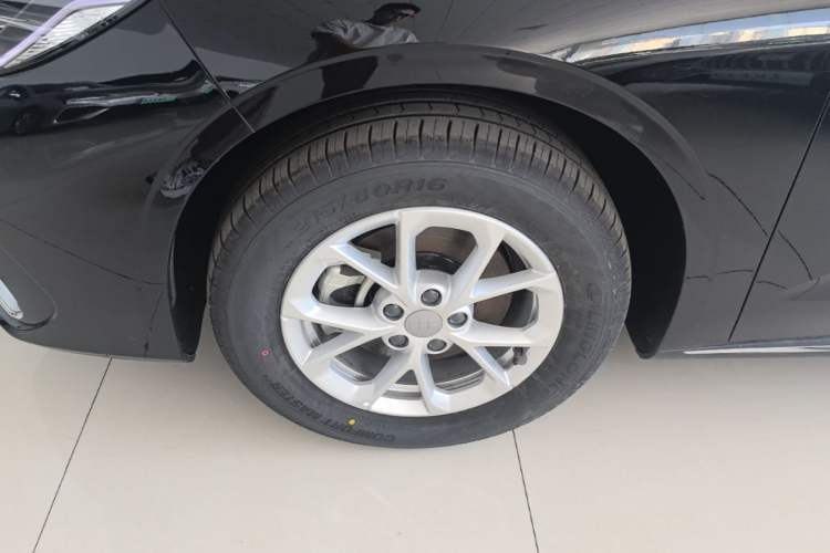 Used Geely Galaxy Stellar 6 2026 Model 125km Long-range Edition Left Front Wheel Hub