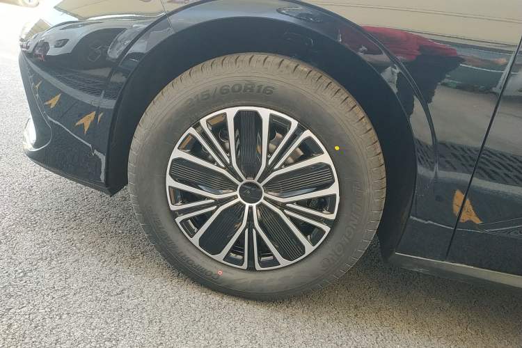 Used Geely Galaxy Stellar 6 2026 Model 125km Free-Style Edition Left Front Wheel Hub