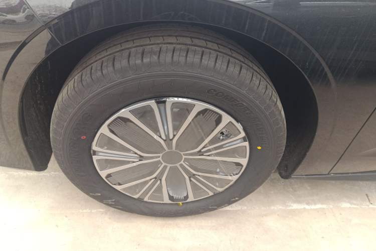 Used Geely Galaxy Stellar 6 2026 Model 60km Sailing Edition Left Front Wheel Hub