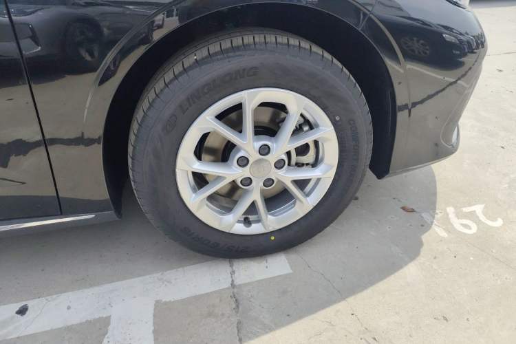 Used Geely Galaxy Stellar 6 2026 Model 125km Long-range Edition Right Front Wheel Hub