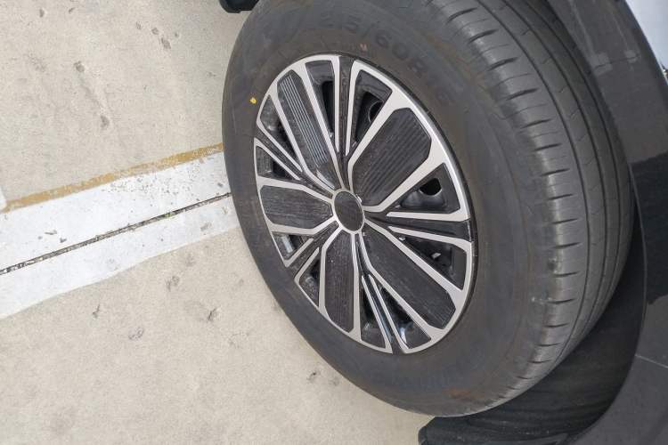 Used Geely Galaxy Stellar 6 2026 Model 60km Sailing Edition Right Front Wheel Hub