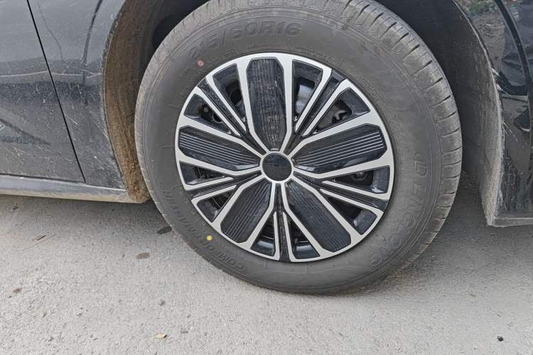 Used Geely Galaxy Stellar 6 2026 Model 60km Sailing Edition Right Front Wheel Hub